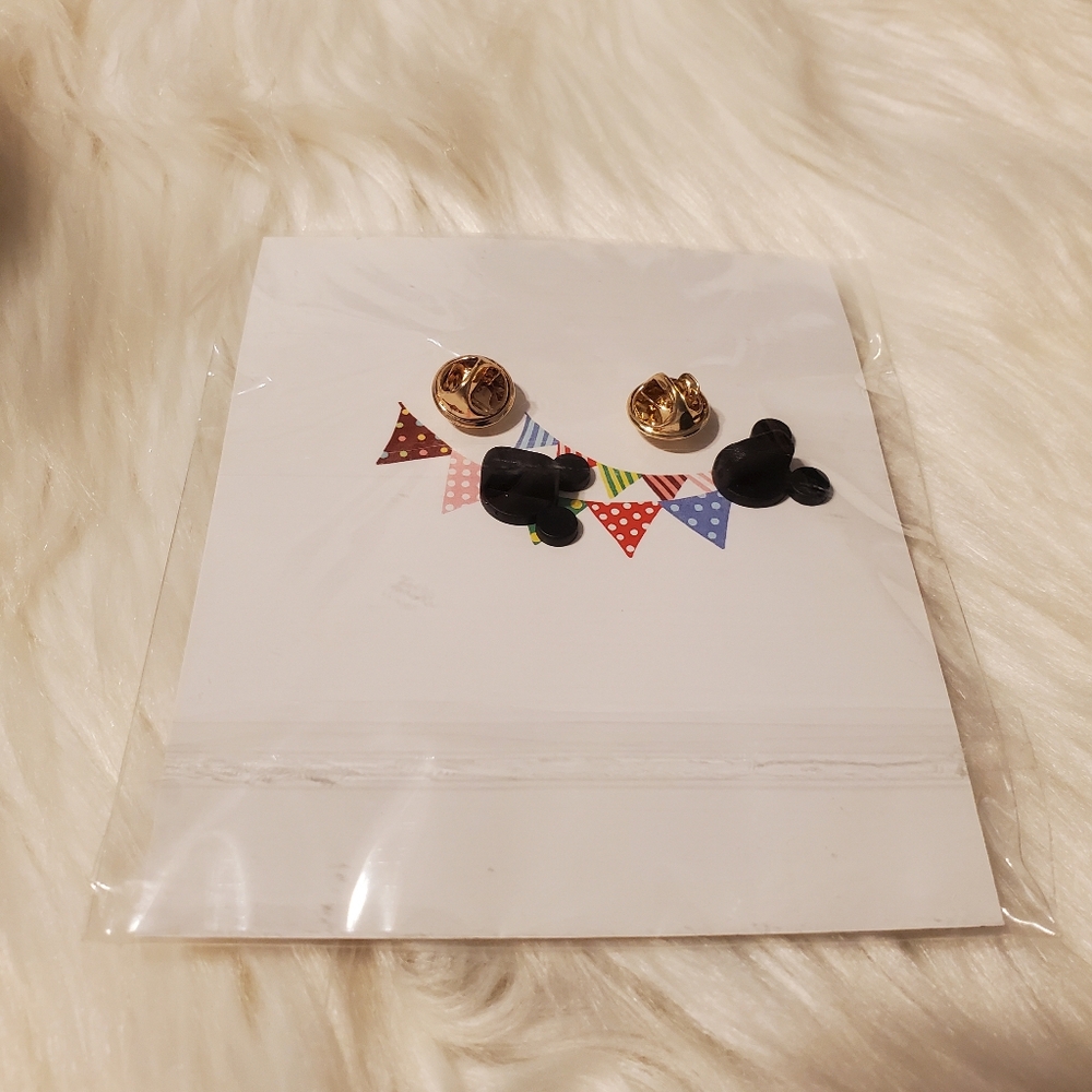 🎁3/$30 Cute Carrot and Bunny Enamel Pins - Picture 3 of 3